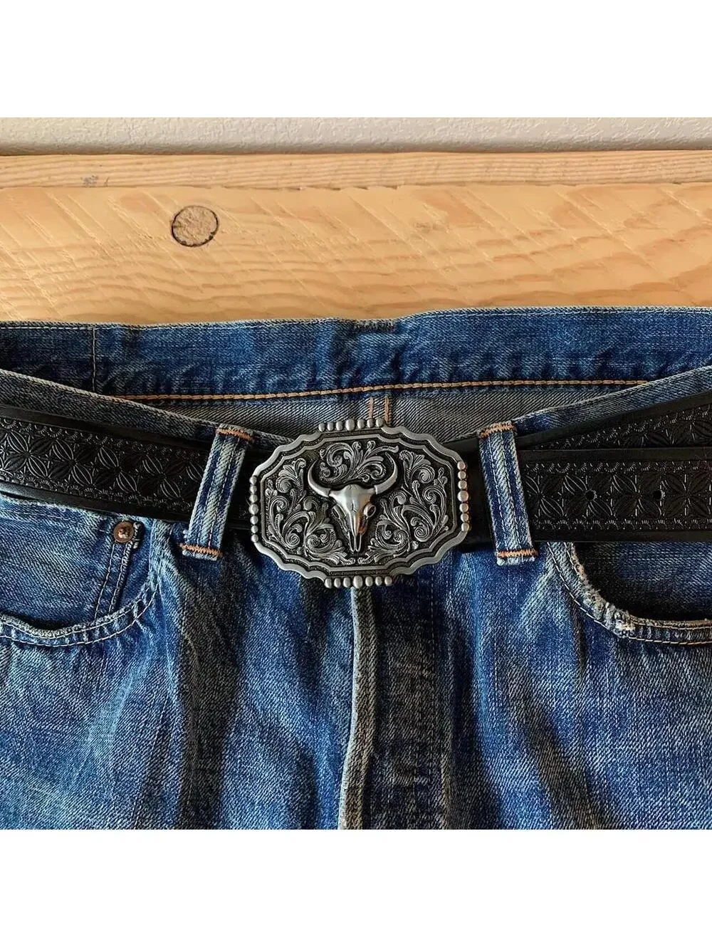 American Western Silver Bull Buckle Black leather belt with silver-toned brass b